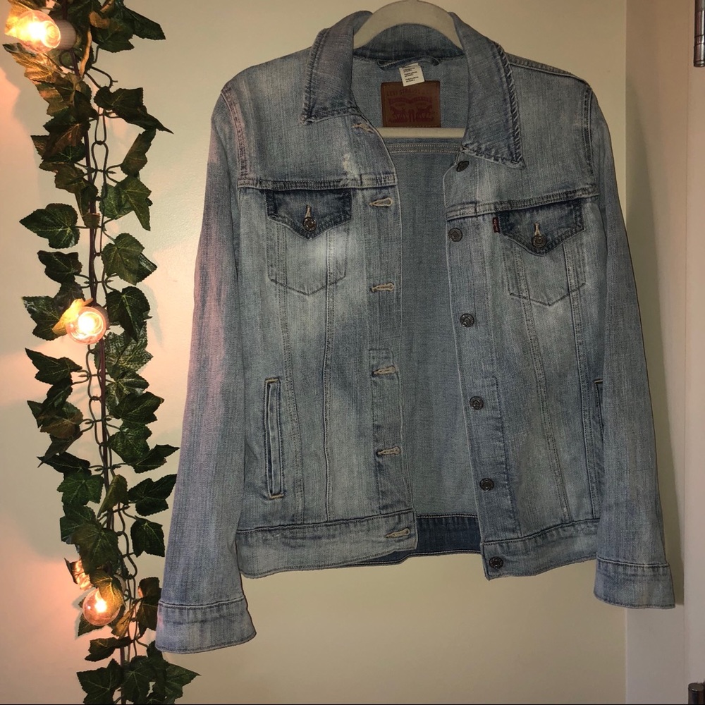 —SOLD ON DEPOP— Levi Jean Jacket